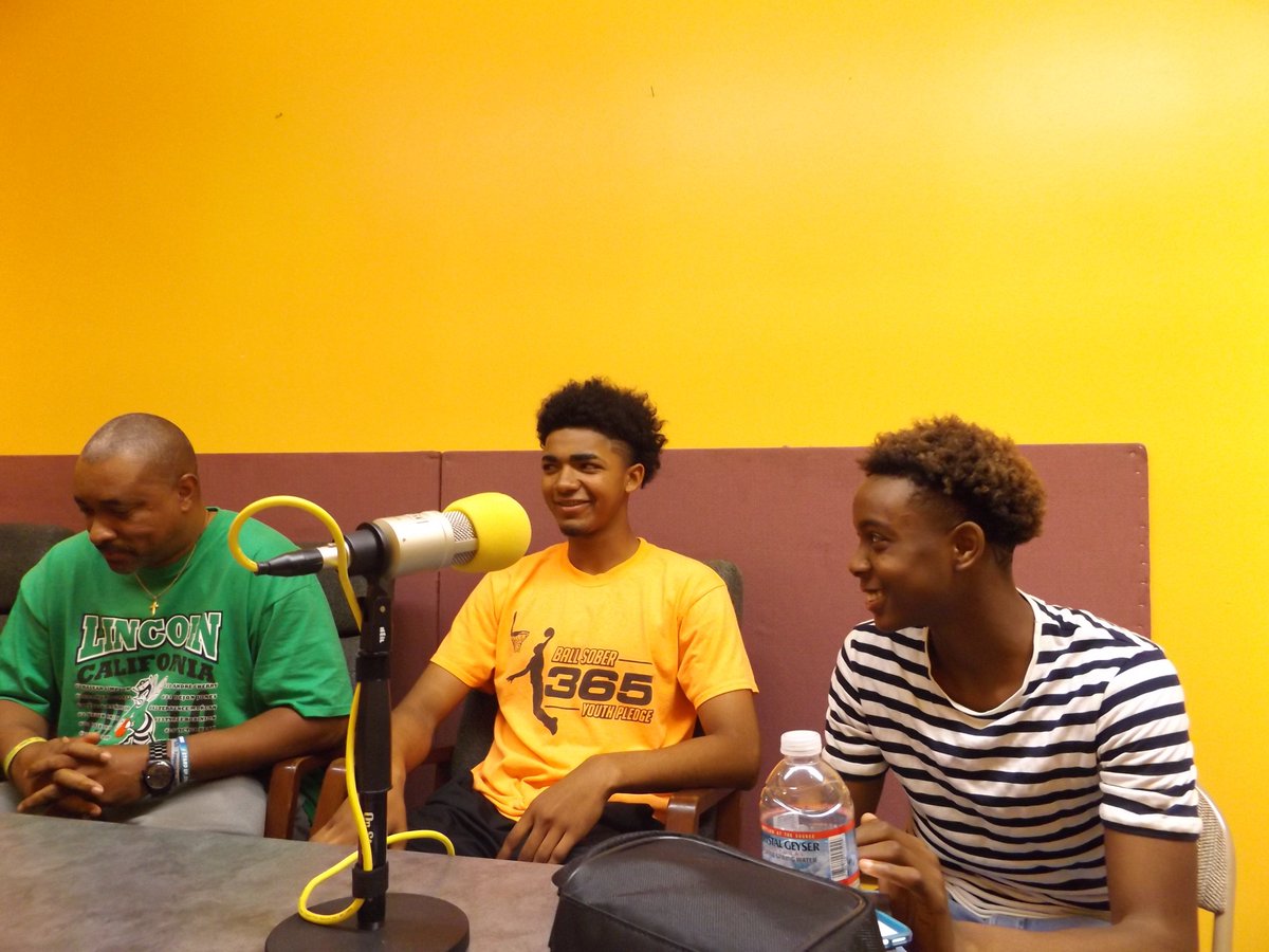 TheCoachRoShow's tweet photo. Our interview with Coach @HoopAlott, @ATHISFINEST_ and Raquan Everett. Hope you enjoy:  https://t.co/LbYxdg9H3k https://t.co/xWtM9JUjEu