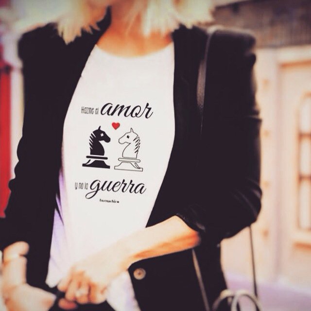 buenachic_'s tweet photo. "Hazme el #amor y no la #guerra"
Nueva #camiseta #unisex #buenachica
En blanco y en negro
#caballo #ajedrez #diseño https://t.co/qA1fUGHKVE