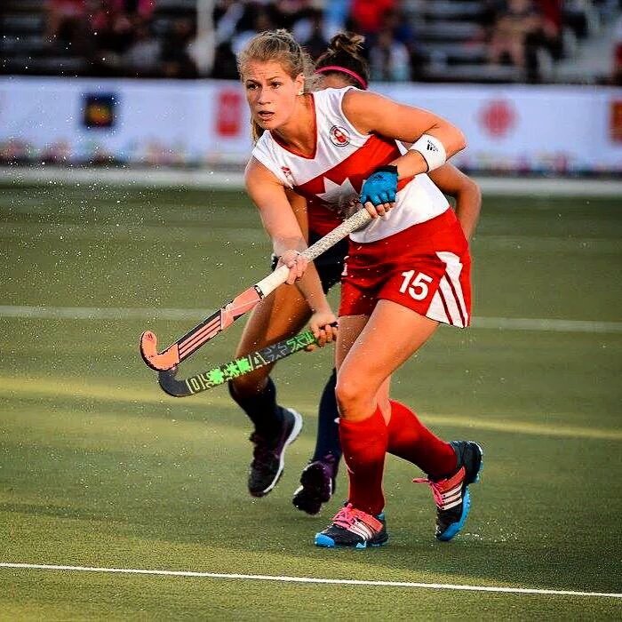 BeatingHockey's tweet photo. Conocé a una de las jugadoras de la Selección de Canadá: Abi Raye 

Meet a Canadian Hockey Player: Abi Raye #15 🇨🇦 https://t.co/TFa4Lv09s4