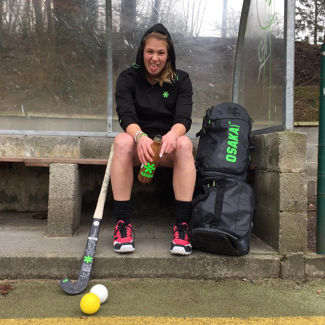 BeatingHockey's tweet photo. Conocé a una de las jugadoras de la Selección de Canadá: Abi Raye 

Meet a Canadian Hockey Player: Abi Raye #15 🇨🇦 https://t.co/TFa4Lv09s4