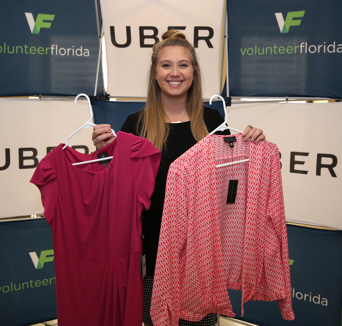 VolunteerFla's tweet photo. Thanks again to Rep. Raschein, staff and interns for your support of #SuitsForSession! Caitlyn is pictured here. https://t.co/JDmQmPb7kX