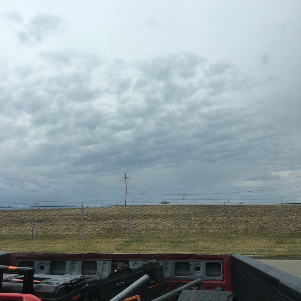 JCWilson_20's tweet photo. Days like these I'm miss climbing them poles.... Power line poles that is https://t.co/LaAienqUA4