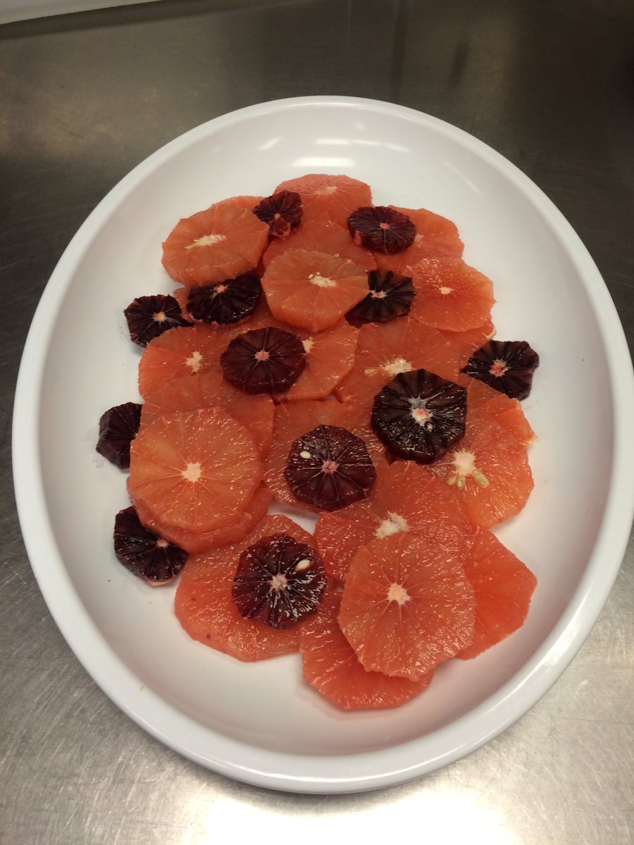 BonAppetitAbbey's tweet photo. The blood orange bath&the many faces of the weeks composed salad option. #wellness #wellbeing #vibranttable #citrus https://t.co/nw34KwVIkm