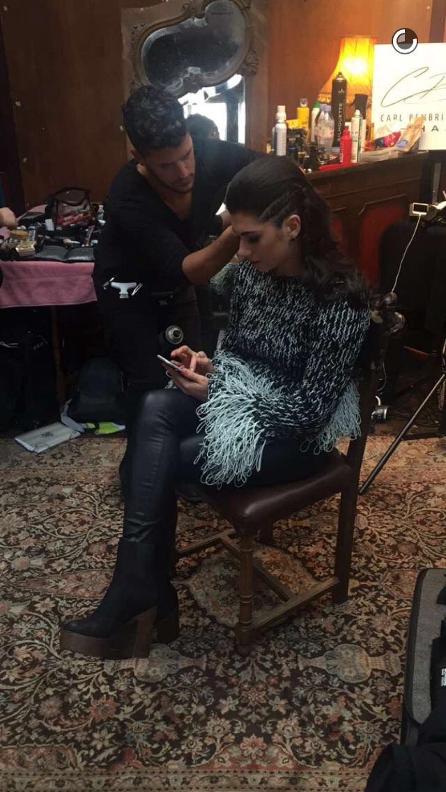 ParisaUpdates's tweet photo. #PHOTOS 2-3 | Behind the scenes from yesterday's photoshoot. (via @parisabrasil) #ParisaUpdates https://t.co/w9f60ME8uH