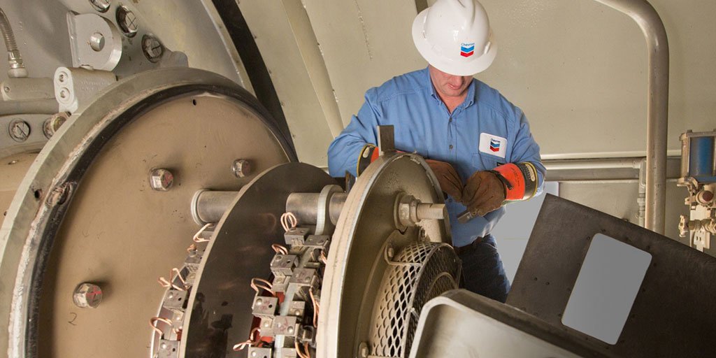 Chevron's tweet photo. Safety is everyone’s job. Learn about Chevron’s commitment to operational excellence: https://t.co/JdqjrCiPN5 https://t.co/BLANJ7sbpO