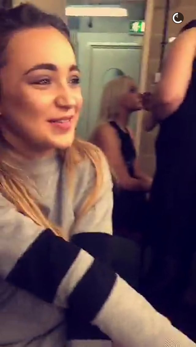ParisaUpdates's tweet photo. Screenshots of Parisa with @laurenplatt7 from Parisa's Snapchat story. #ParisaUpdates https://t.co/DFYRo4Zqjd
