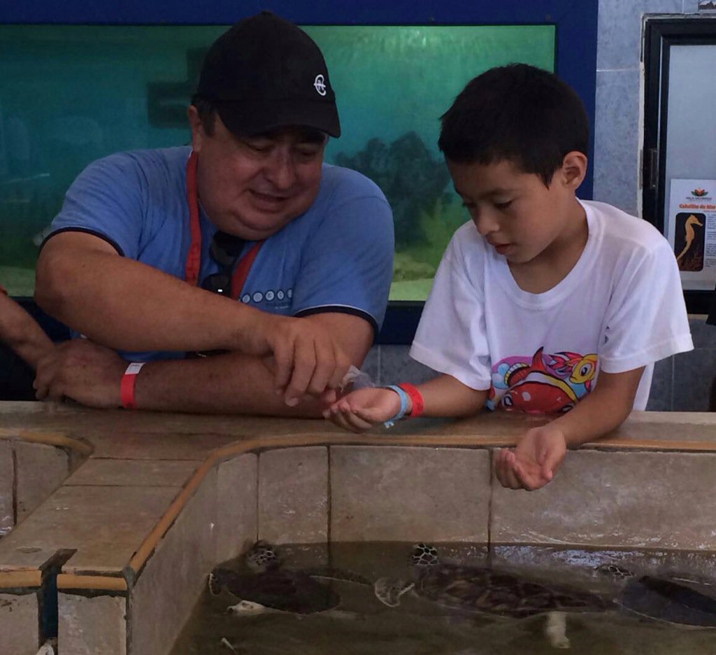 GMendicutiMX's tweet photo. Muchas felicidades a mi hijo Manuel por su cumpleaños. Lo amo y pido a Dios lo conserve como el angelito que es hoy https://t.co/MoHRxIThhi
