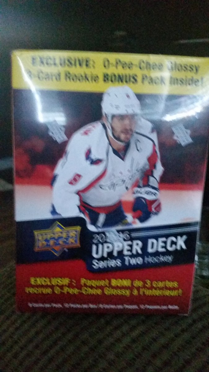 hainesy_71's tweet photo. First box of series two! @UpperDeckHockey #GoodLuckPlease https://t.co/iYNtTHcJ28