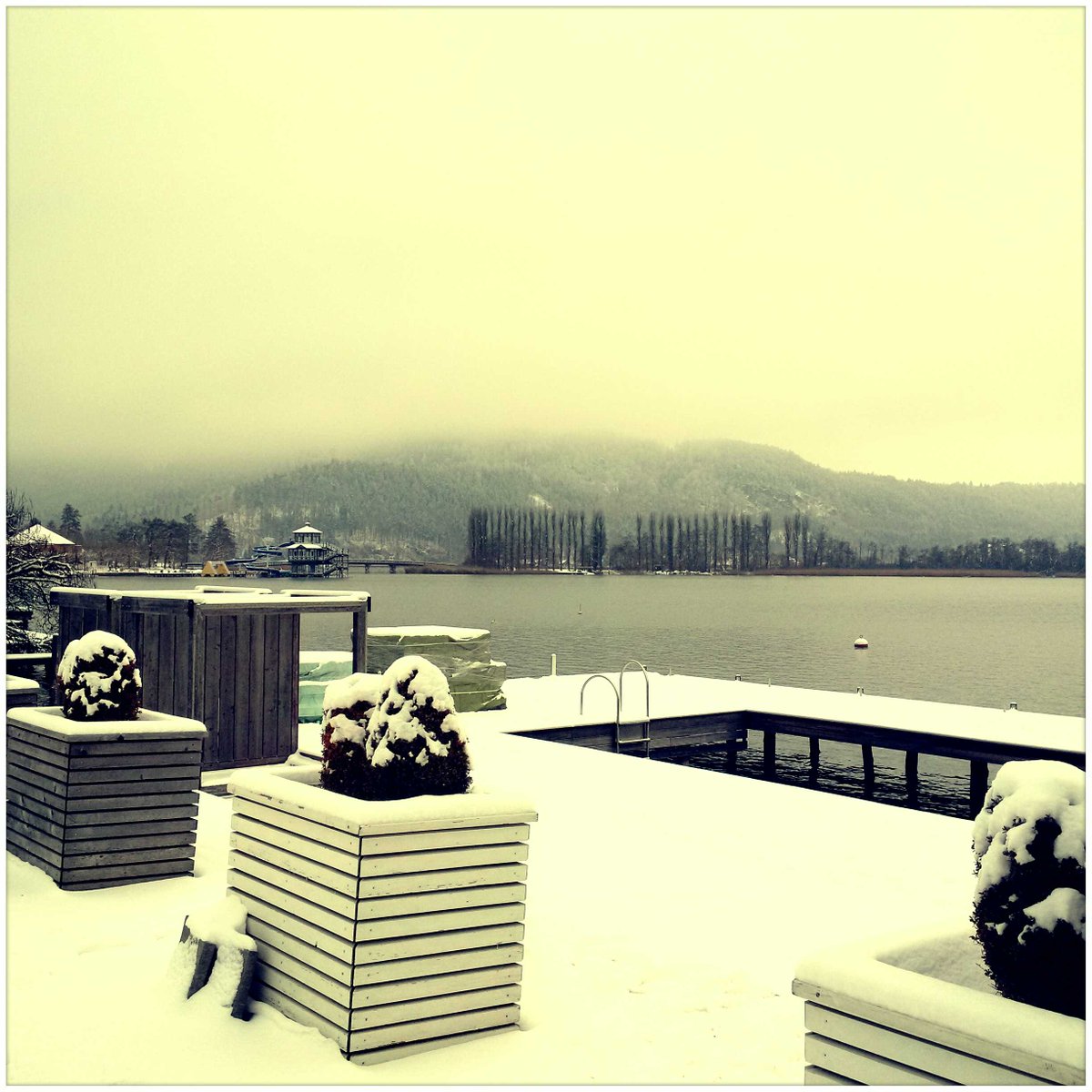 birgit_kra's tweet photo. Winter is back in #austria #onederful #onderful wintertime #lake https://t.co/0jkyVLvs9j