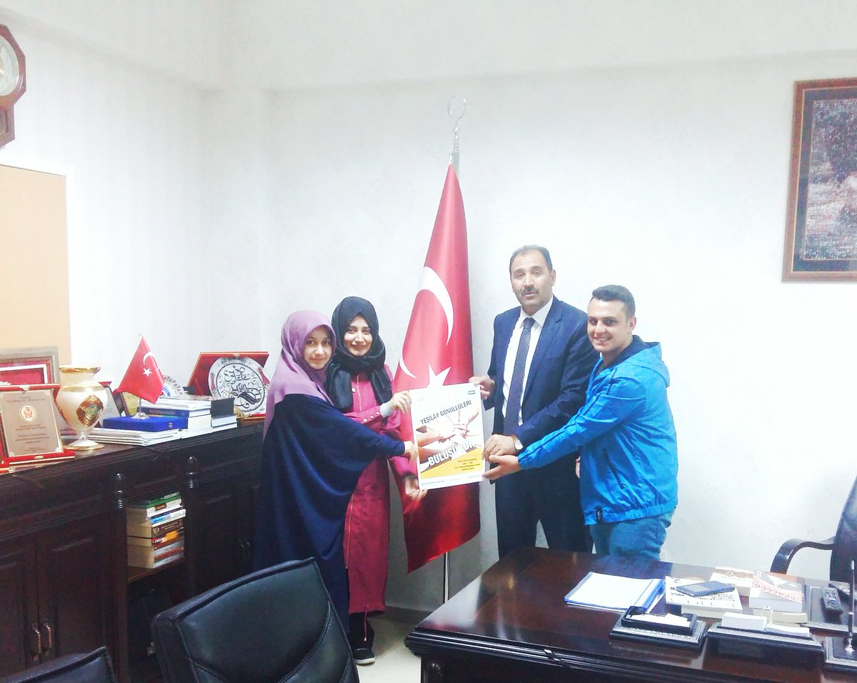 İl Milli Eğitim Müdürümüz Sayın Aziz Gün ile görüşüp ilkokullarda Yeşilay eğitim için ilk Okulumuzu belirledik.