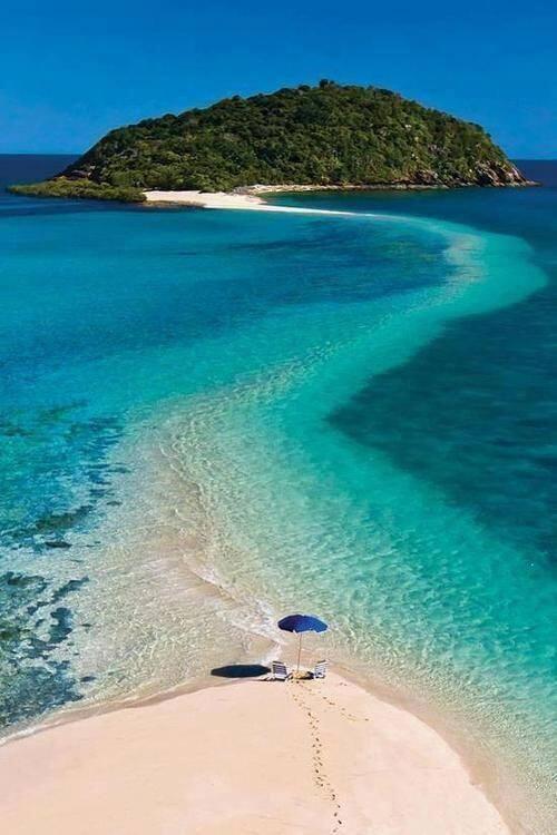 rybotics's tweet photo. Fiji ~ Sandbar path allows you to walk on water to that island. https://t.co/8MToYFjUuS