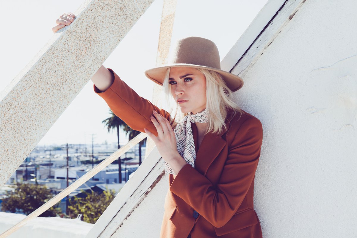 DLMBeauty's tweet photo. #HMU @stacybmakeup #StacyBisel
#styling #JessZanotti 
#photography #LizaBoone
#model #CelestineRioux https://t.co/vIYg5KhFus