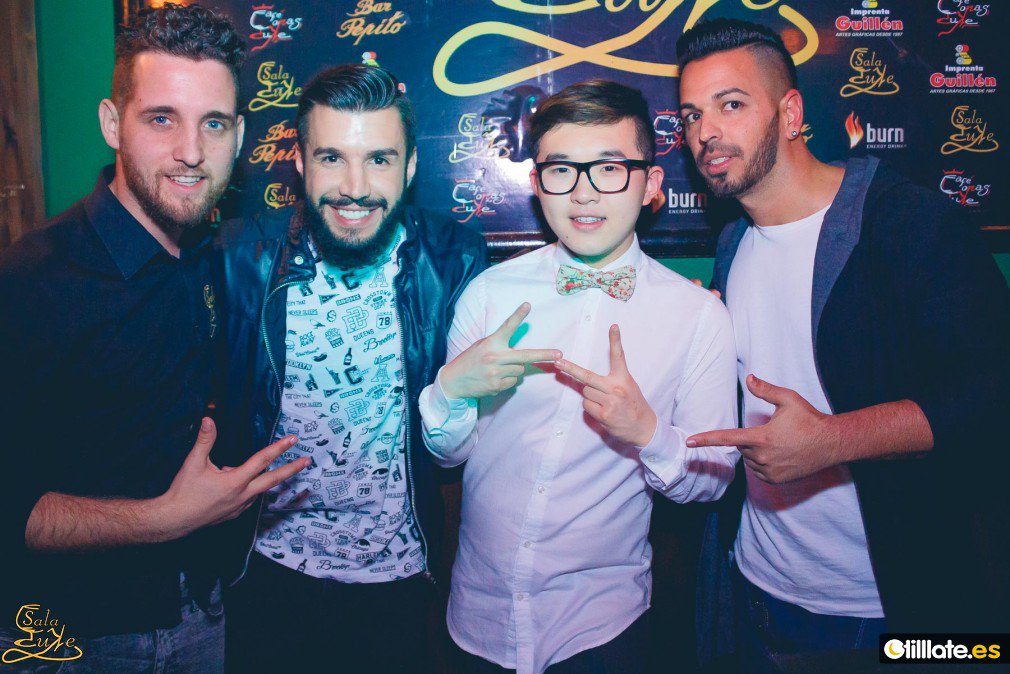 KatHanAritz's tweet photo. Han en la #SalaDuke @Grupo_Duke . Barca de la Florida (28.02.16) 👑 ♡ #2
Fotos en: Tillate.es https://t.co/qLaPTO1P1c