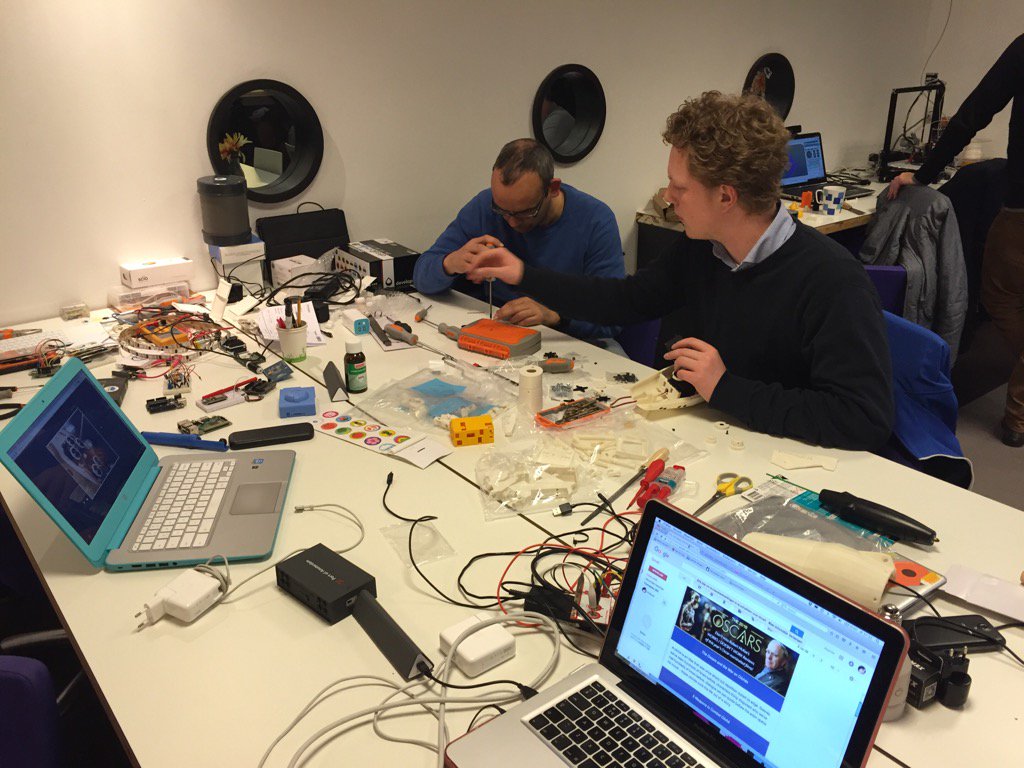 alanmunzer's tweet photo. Serious play with #inmoov @S2M permanent beta lab #tinkering https://t.co/0m38BwNv5E