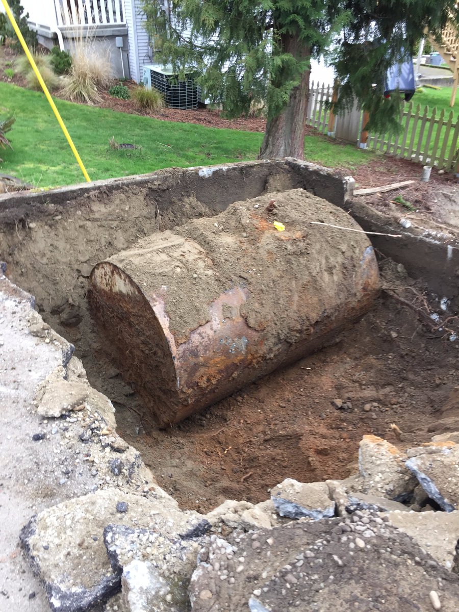 ImpDemolition's tweet image. #ImperialDemolition #Excavation to decommission old #OilTank, waiting for #fireMarshal Edmonds, WA., Lake Ballinger