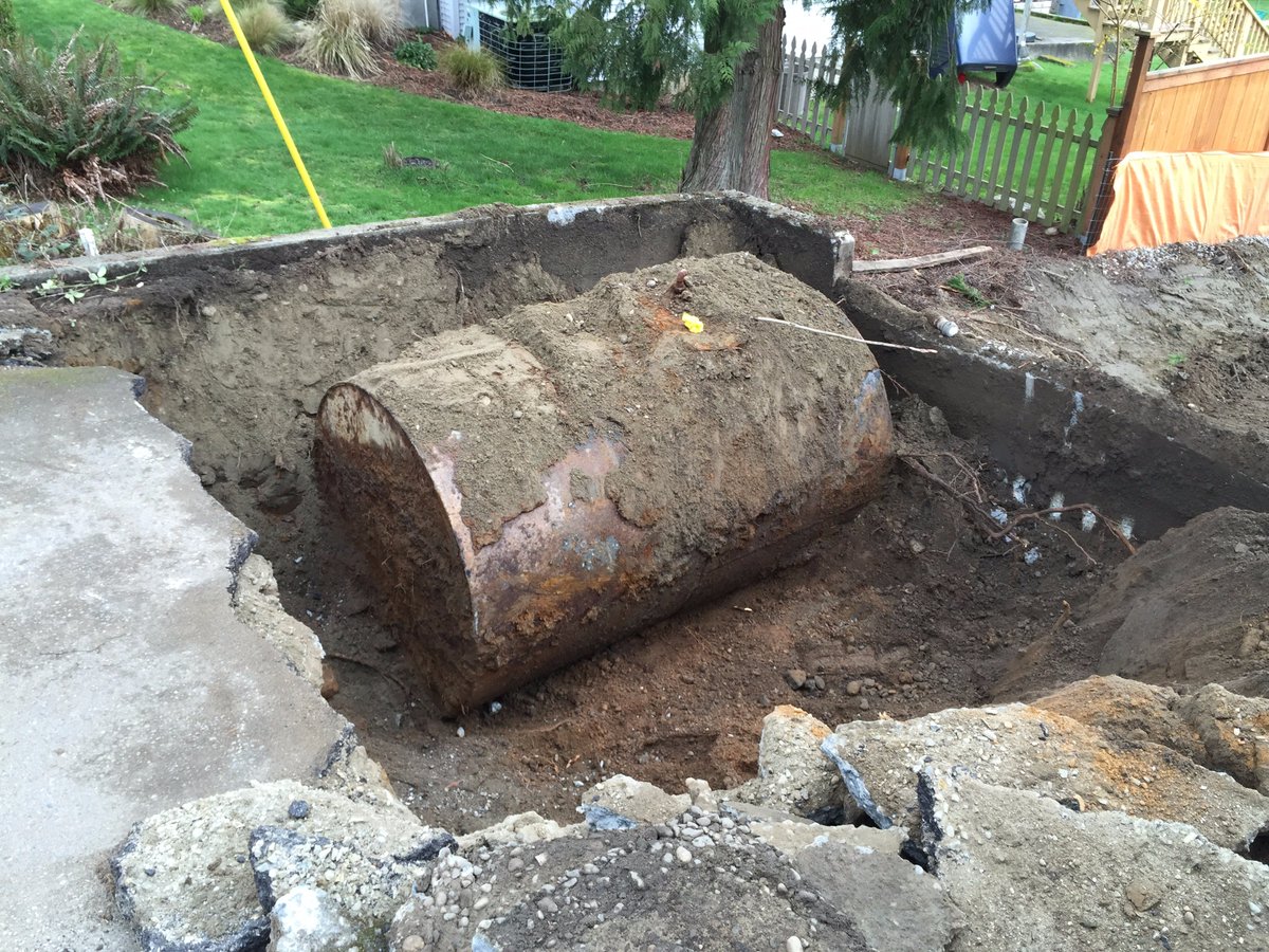 ImpDemolition's tweet image. #ImperialDemolition #Excavation to decommission old #OilTank, waiting for #fireMarshal Edmonds, WA., Lake Ballinger