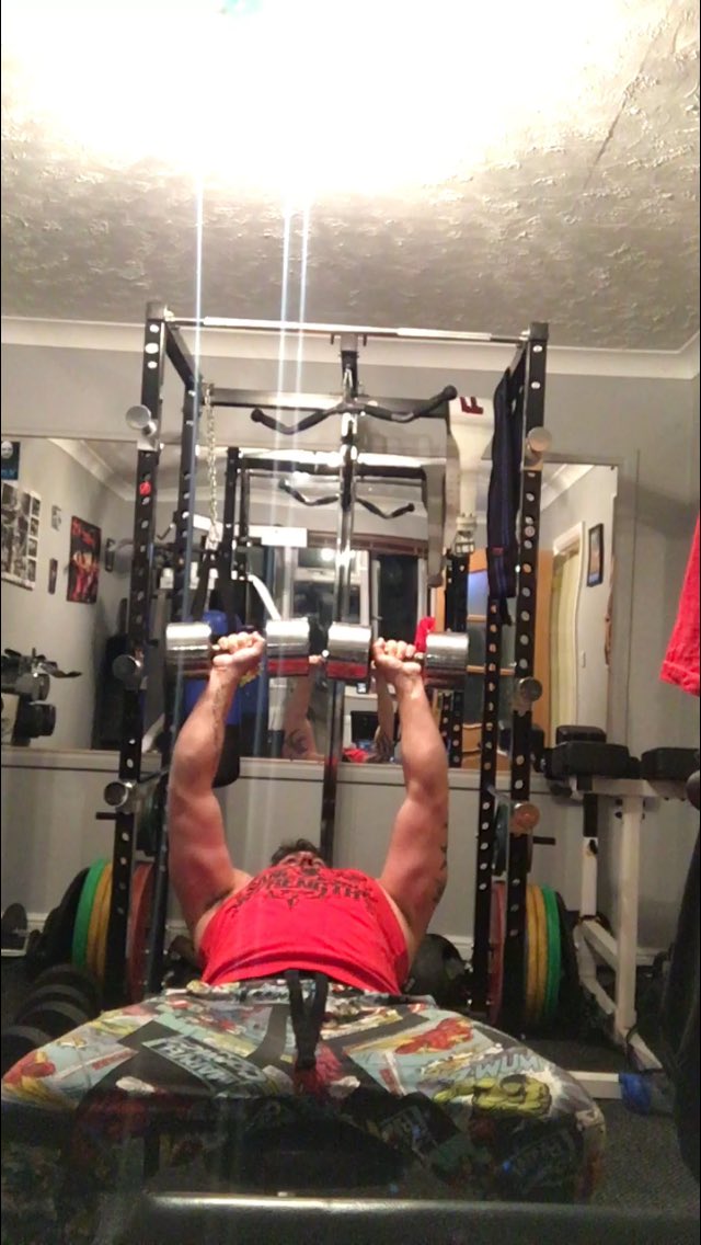 essexbodyguard's tweet photo. #chestday for me in the #homegym 
Some days it's hard to find #motivation when you train by yourself, #gymmotivation https://t.co/lWmyrPhHdc