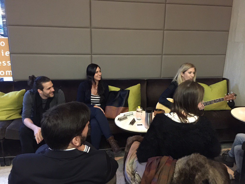 FilmSansToi's tweet photo. Belles rencontres avant l'entrevue en lien avec #SANSTOI pour l'émission @francoexpress https://t.co/BG6h2Kut3s
