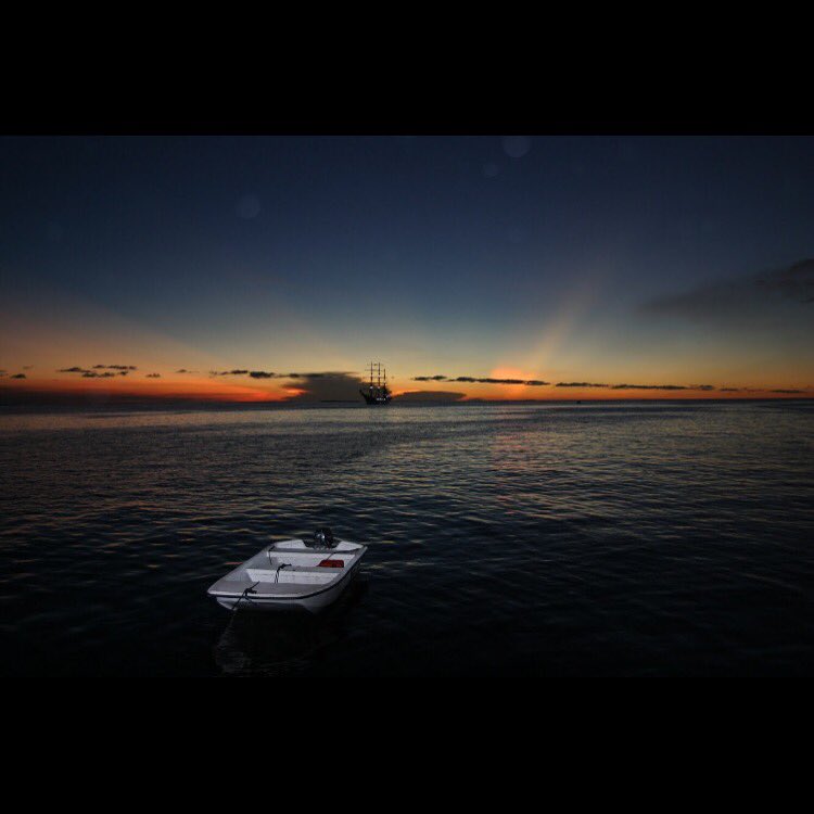 mvcopasetic's tweet photo. This is what we call Vitamin Sea 🌅 #getadose #vitaminsea #mvcopasetic #sunset #explore #adventure #light https://t.co/JpPjqv1A19