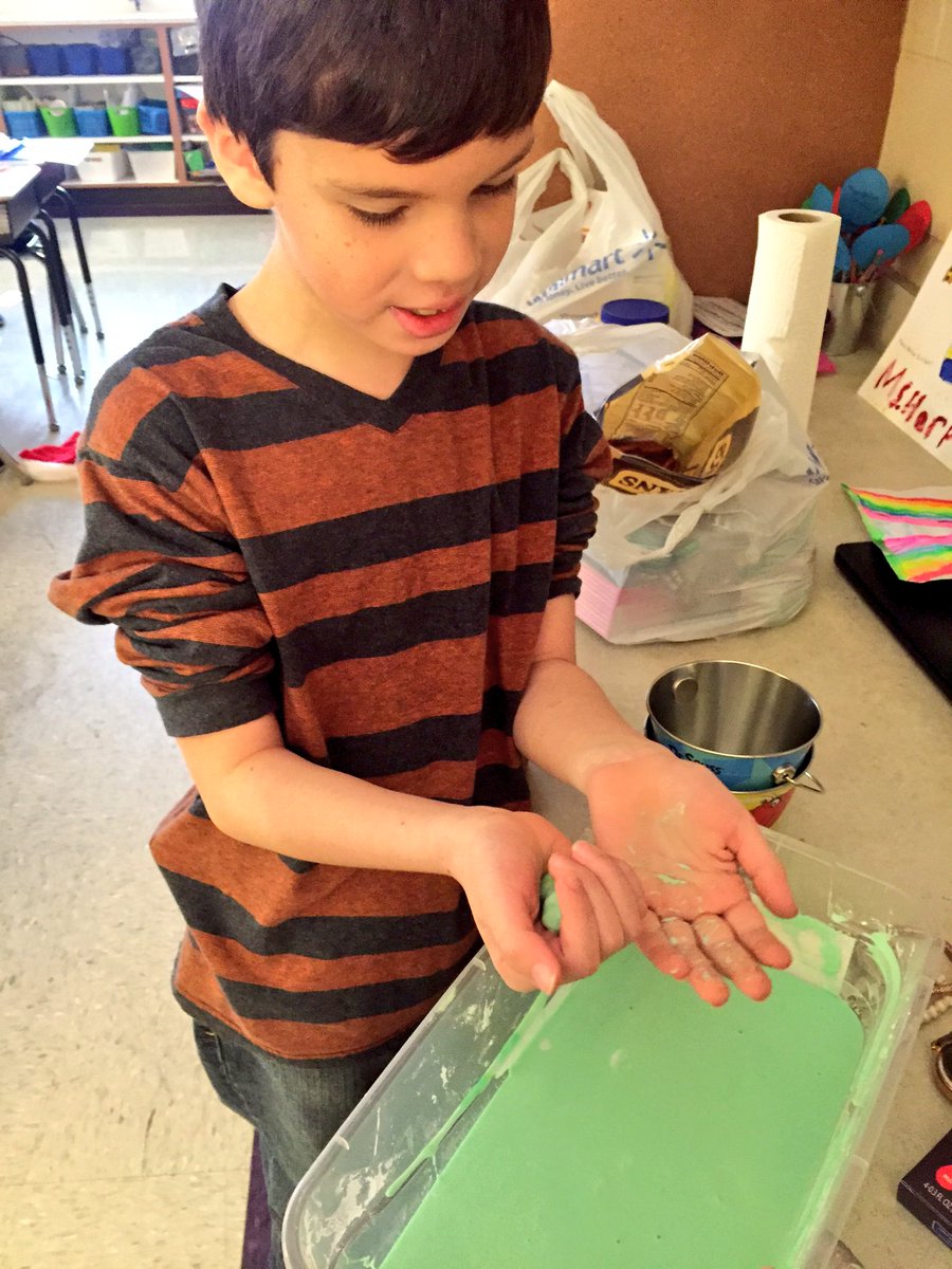 kaharper_MCES's tweet photo. Ms. Harper's class and the Oobleck.. So messy but so FUN!! #mcesmavs #mceslearn https://t.co/D7ZhMzNKnS