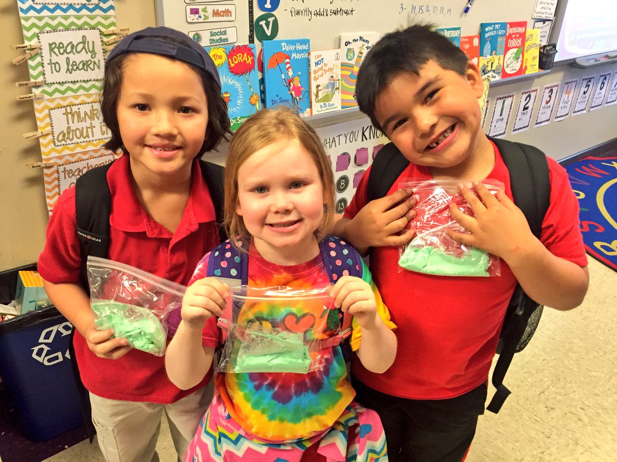 kaharper_MCES's tweet photo. Ms. Harper's class and the Oobleck.. So messy but so FUN!! #mcesmavs #mceslearn https://t.co/D7ZhMzNKnS