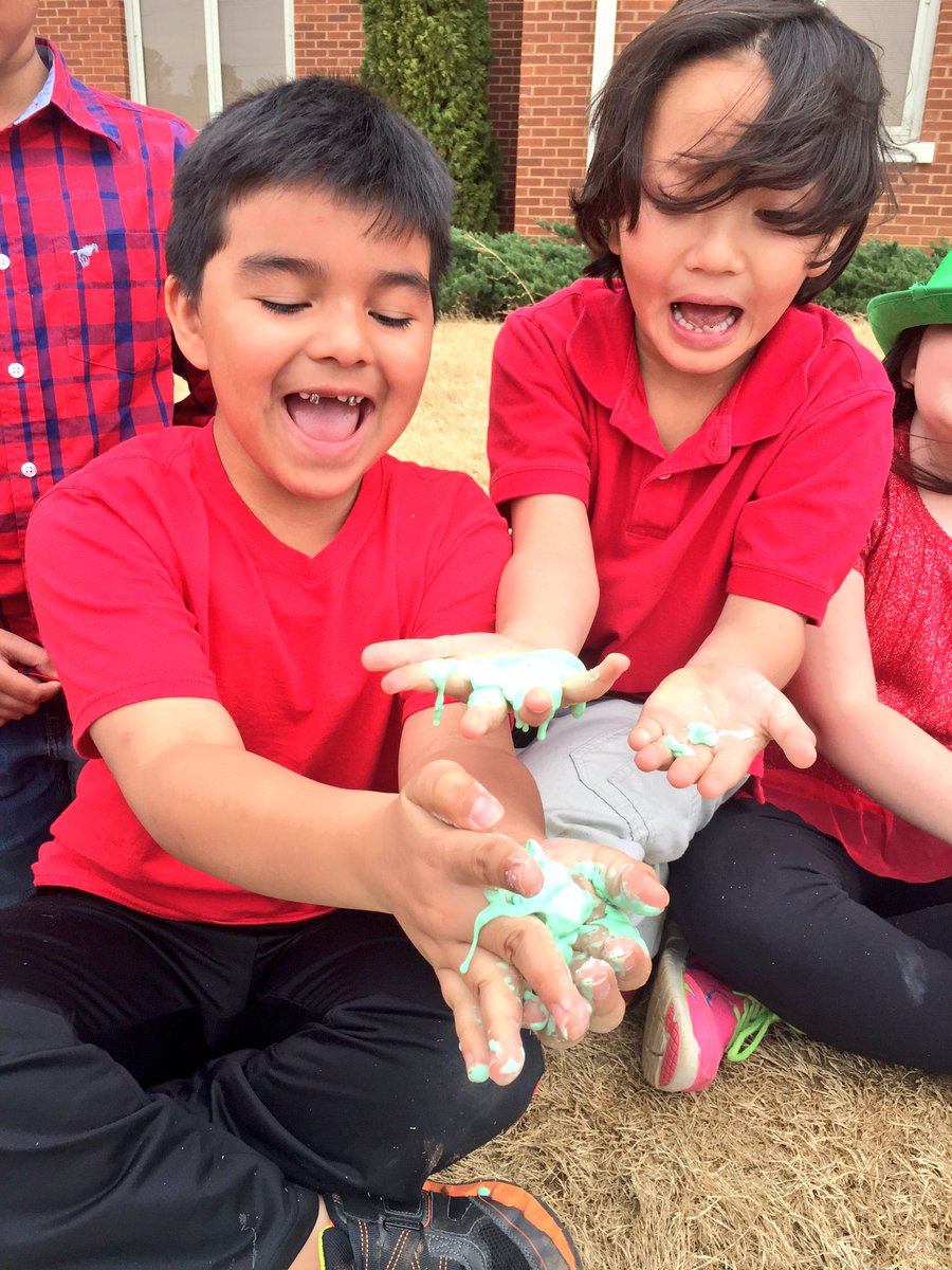 kaharper_MCES's tweet photo. Ms. Harper's class and the Oobleck.. So messy but so FUN!! #mcesmavs #mceslearn https://t.co/D7ZhMzNKnS