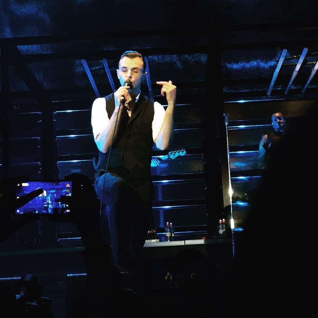 HURTS_inf's tweet photo. I've got trouble on my mind #hurtsconcert #hurtsband #music #rigaarena #love #theohutchcra… https://t.co/0SlI1w74BG https://t.co/KsVv4HDB24