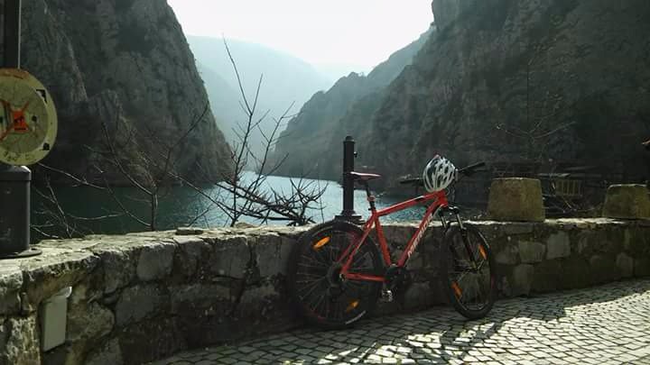 Точаков е украден пред некој саат кај средно Ј.Броз.. Ако случајно го видите ве молам пишете #украденточак #наточак