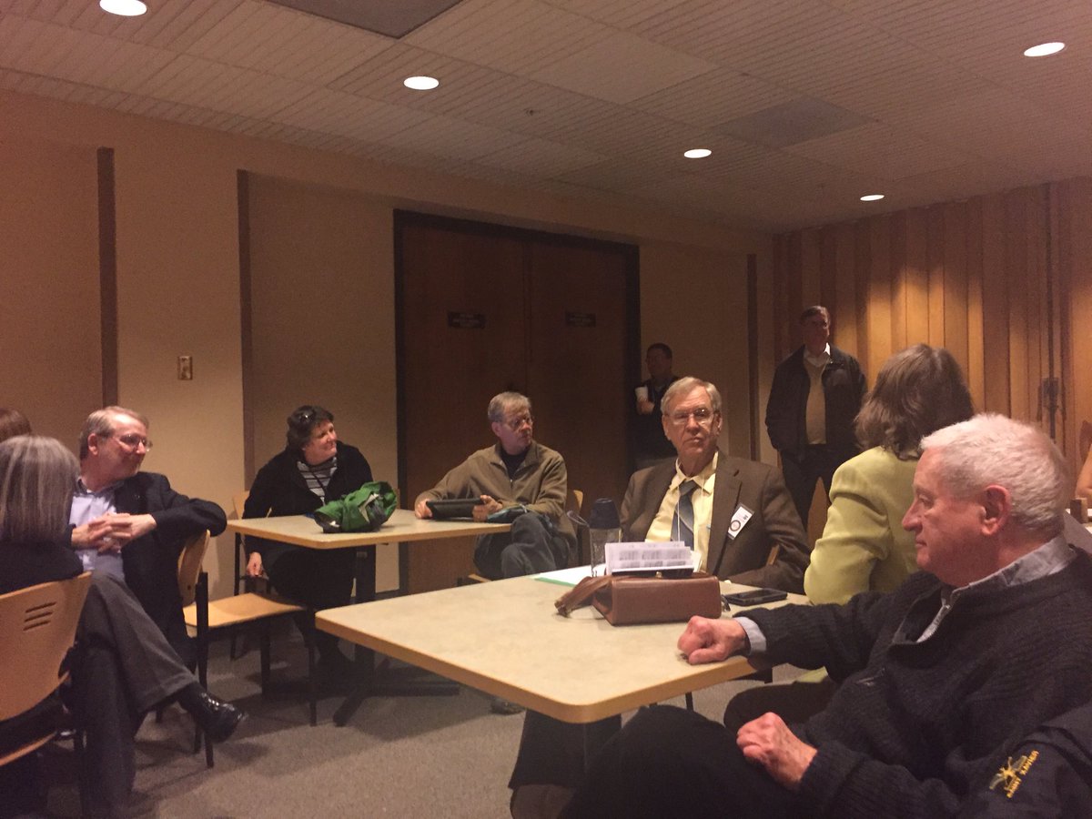 JCKFTC's tweet photo. Debriefing today's Clean Energy lobby day in Frankfort! @KentuckyIPL @kftc #cleanenergy #kyga16 #Vision4Ky https://t.co/sPVXzyKEg6