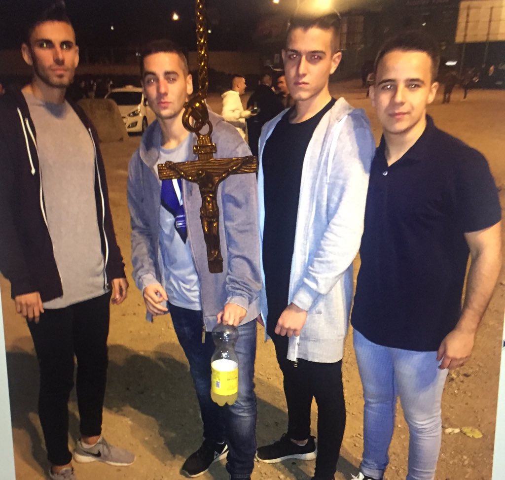 AlbertGC96's tweet photo. los chavales del descampao con suso susito y jesucristo tambien. PD: susooo las monedaas #FUTStars3 @xSusoZ https://t.co/9QrrtEfVlZ
