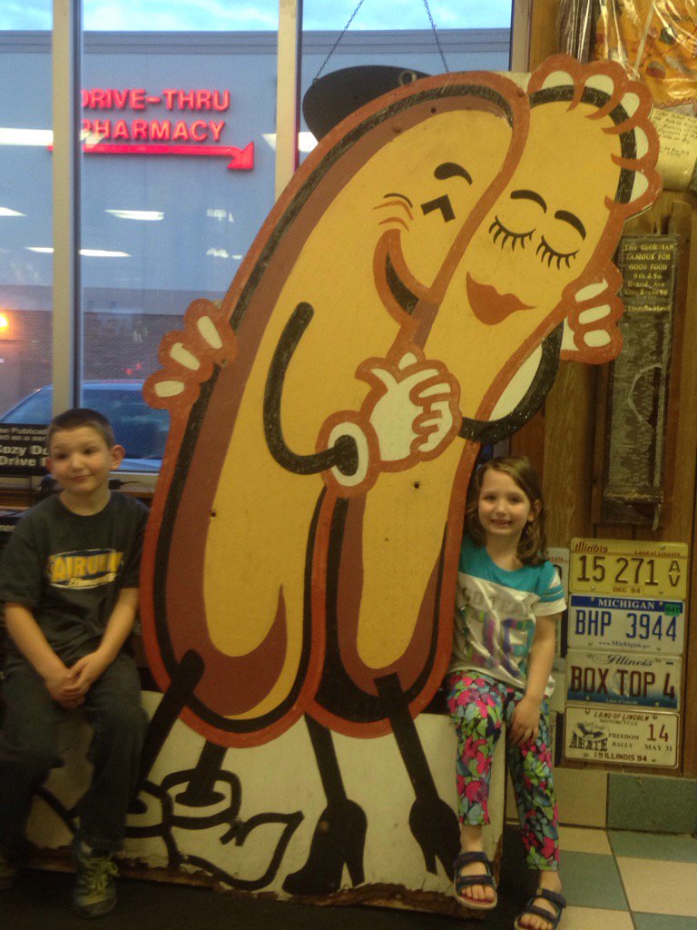 Josh_Friedrich's tweet photo. Enjoyed #LeapDay at Cozy Dog! #MyIL66 @GoGeocaching @ILRoute66 @SpringfieldTrip @ilrt66 @Rt66inIllinois https://t.co/qumEVqyfOB