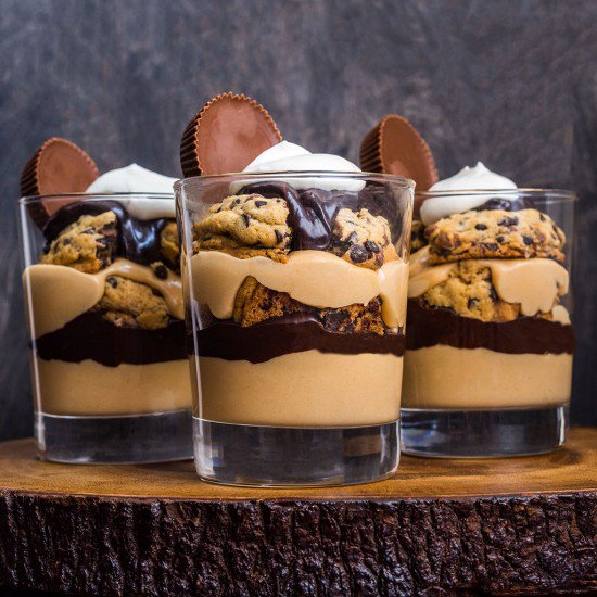 An epic peanut butter parfait recipe for #PeanutButterLoversDay #FWx fandw.me/1RjFLEZ