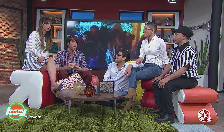 naromi15's tweet photo. @maca_online @Natalia_Tellez #HoyMas Desde ayer, mi hora favorita del día 😍 Las de blanco muy "guapisimas" ellas! 👻 https://t.co/2eeRfEvnZP