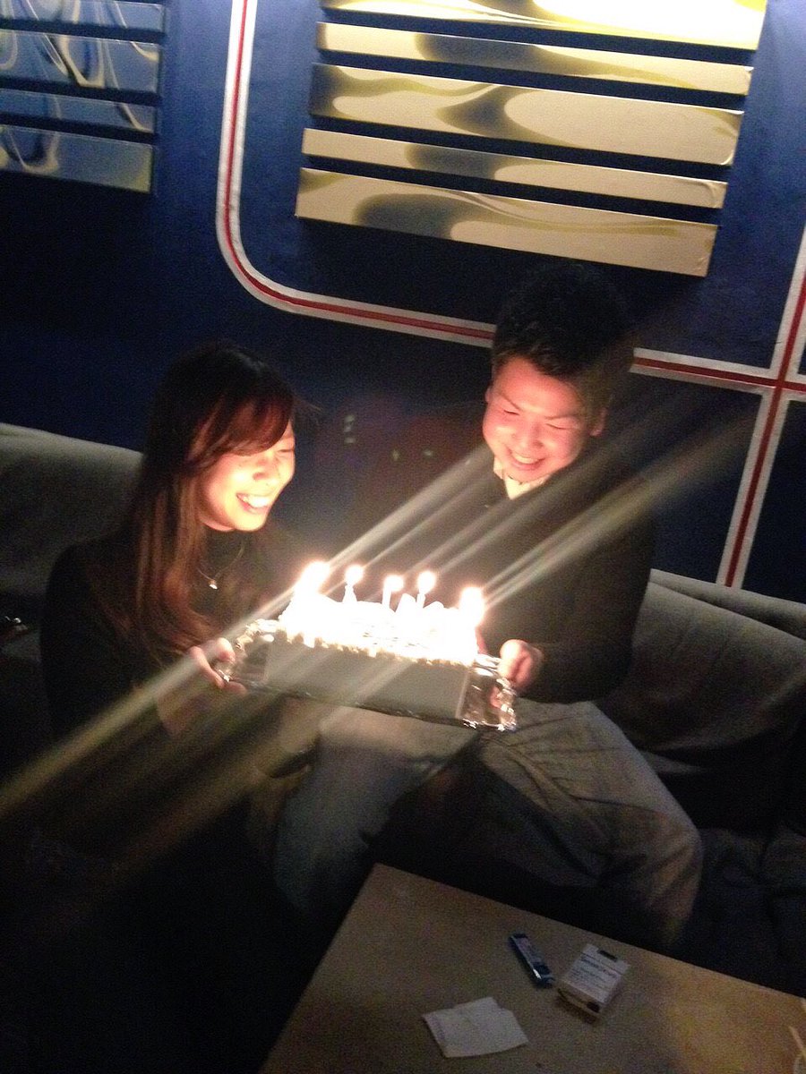 auum_30's tweet photo. さっち、たくやHBD🎉 and LAST会計！

4年間、みんなのおかげで楽しかった！
みんなに出会えて良かった！！

卒業して寂しくなる、、、って思ったけど
みんな関西残るやん。いつでも集まれるやん。笑
なにこの範囲の狭さ。笑 https://t.co/2Zx9iiPVwA
