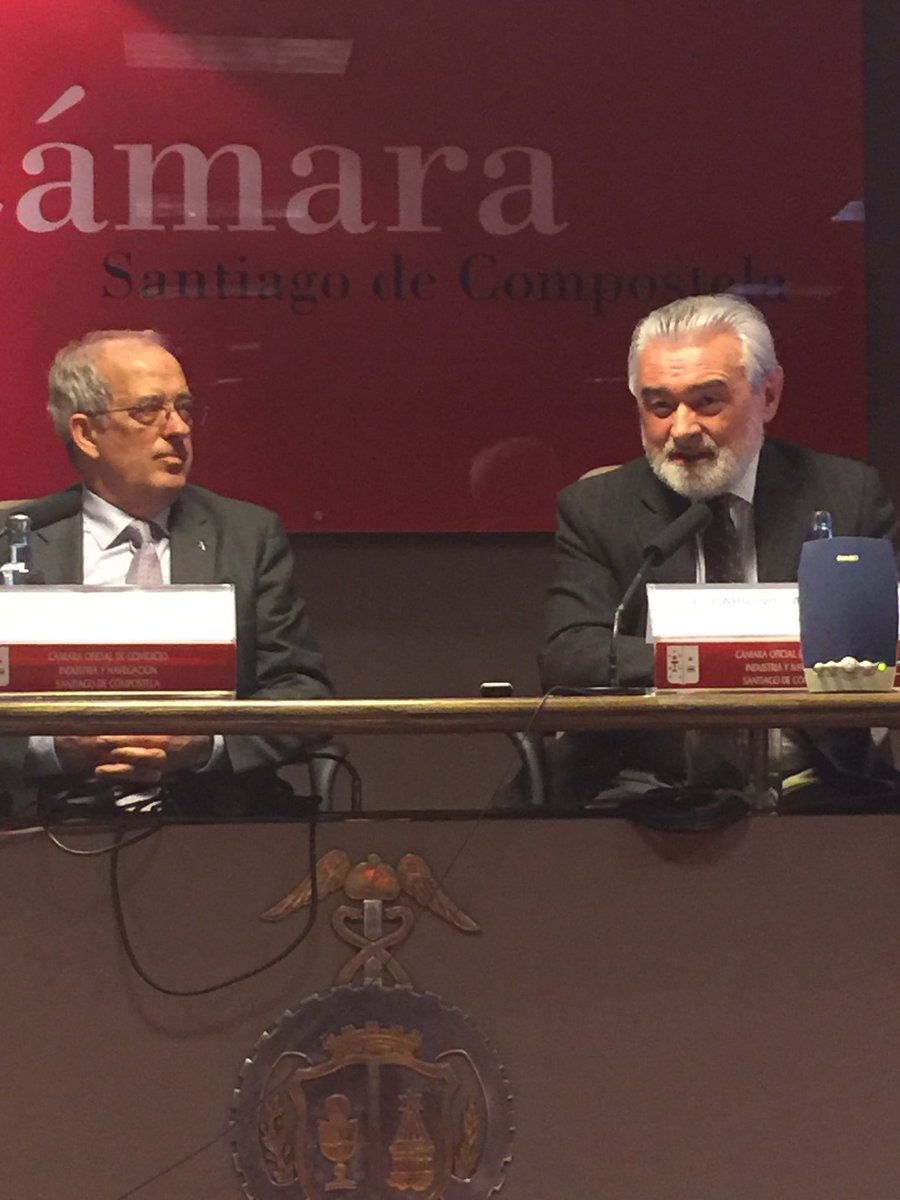 Escuchando el verbo florido del Director de la RAE Darío Villanueva...un lujo para el espíritu!!!