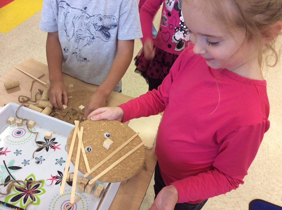 STAKindergarten's tweet photo. A provocation to make faces using loose parts. "Look, I made Elsa's hair!" @RCCDSB #LooseParts #FrozenCharacters https://t.co/RgIb8oDCTM