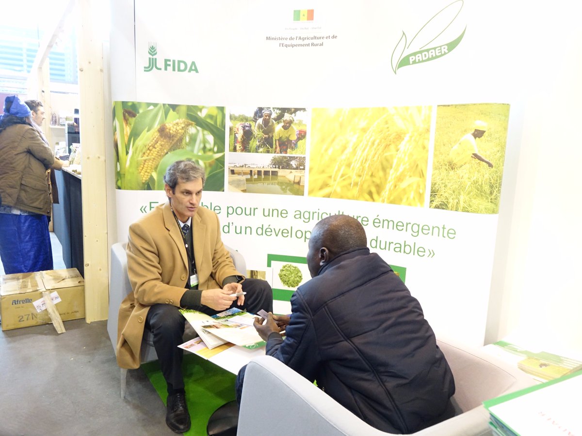 padaersn's tweet photo. LE PADAER ET SES BENEFICIAIRES PARTICIPENT AU SALON DE L'AGRICULTURE A PARIS #SIA2016 #salondelagriculture #Senegal https://t.co/quG706BOFm