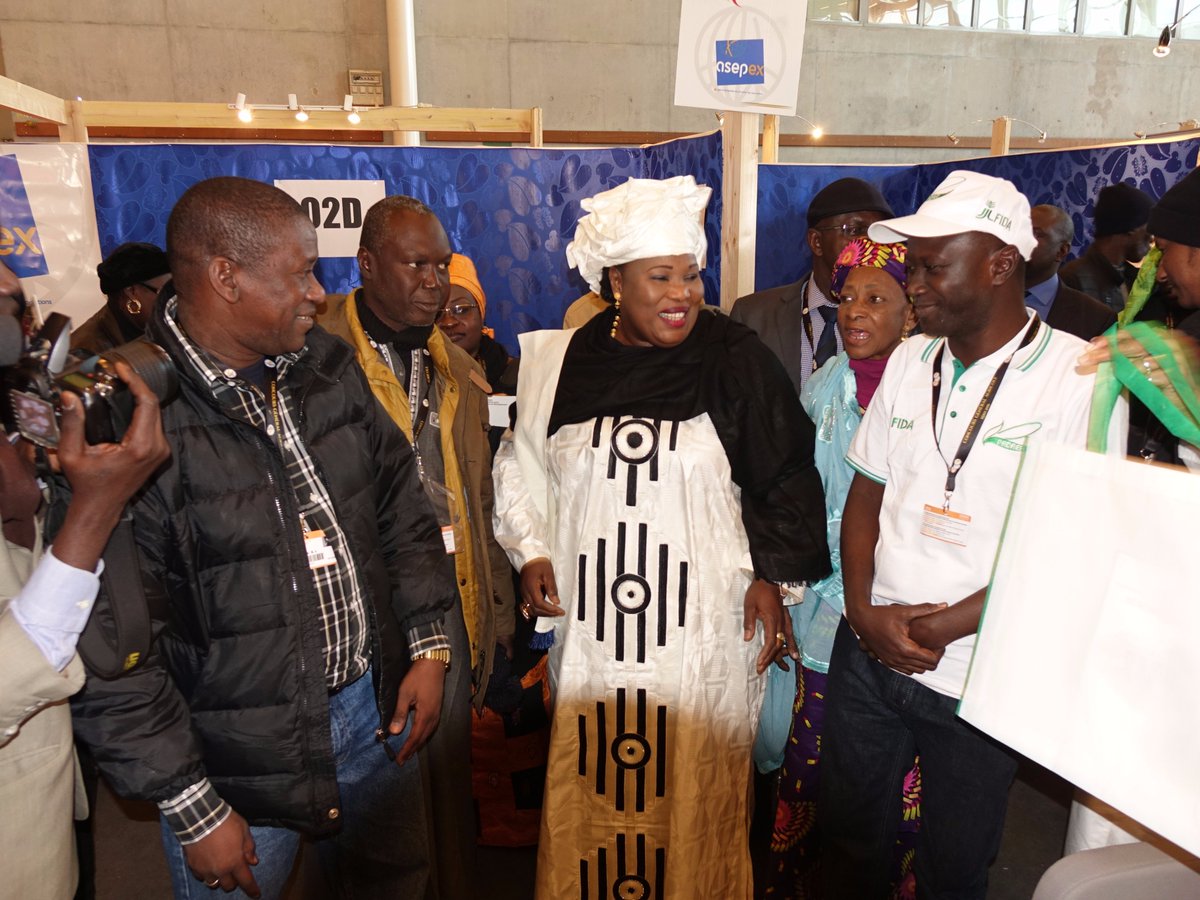 padaersn's tweet photo. LE PADAER ET SES BENEFICIAIRES PARTICIPENT AU SALON DE L'AGRICULTURE A PARIS #SIA2016 #salondelagriculture #Senegal https://t.co/quG706BOFm