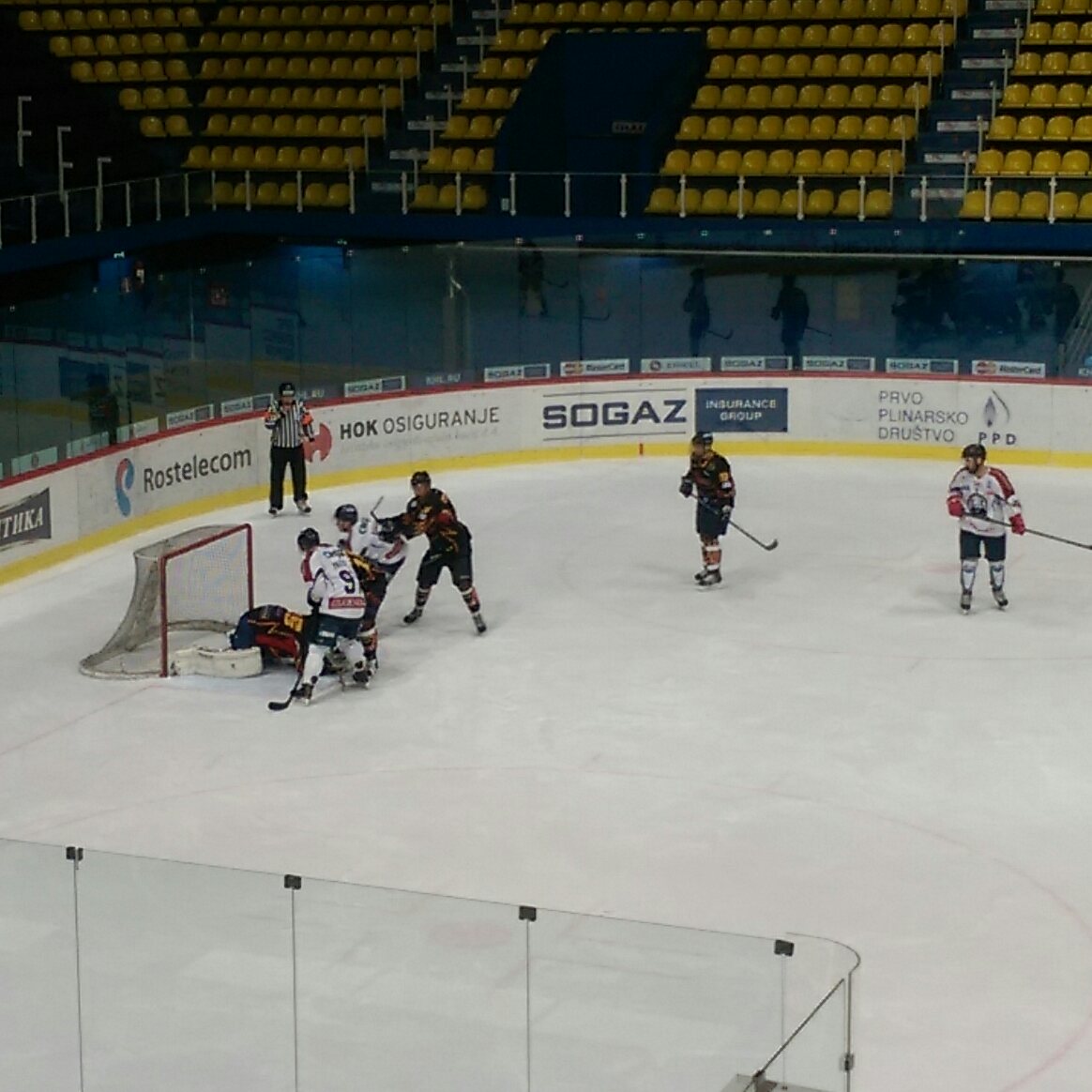 KHLMladost's tweet photo. U Domu sportova #ph2015 u kategoriji #seniori @KHLMladost 11 : @KHL_MedvescakZG 2 https://t.co/eed8gsC6RH