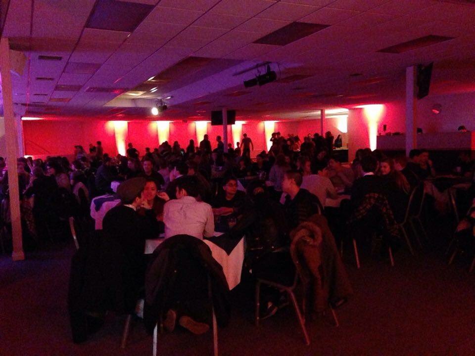 ManchesterUniCU's tweet photo. Over 300 people here so far!! Don't miss out!!! #Convinced2016 #MissionsWeek2016 https://t.co/kGeO5pdXkO