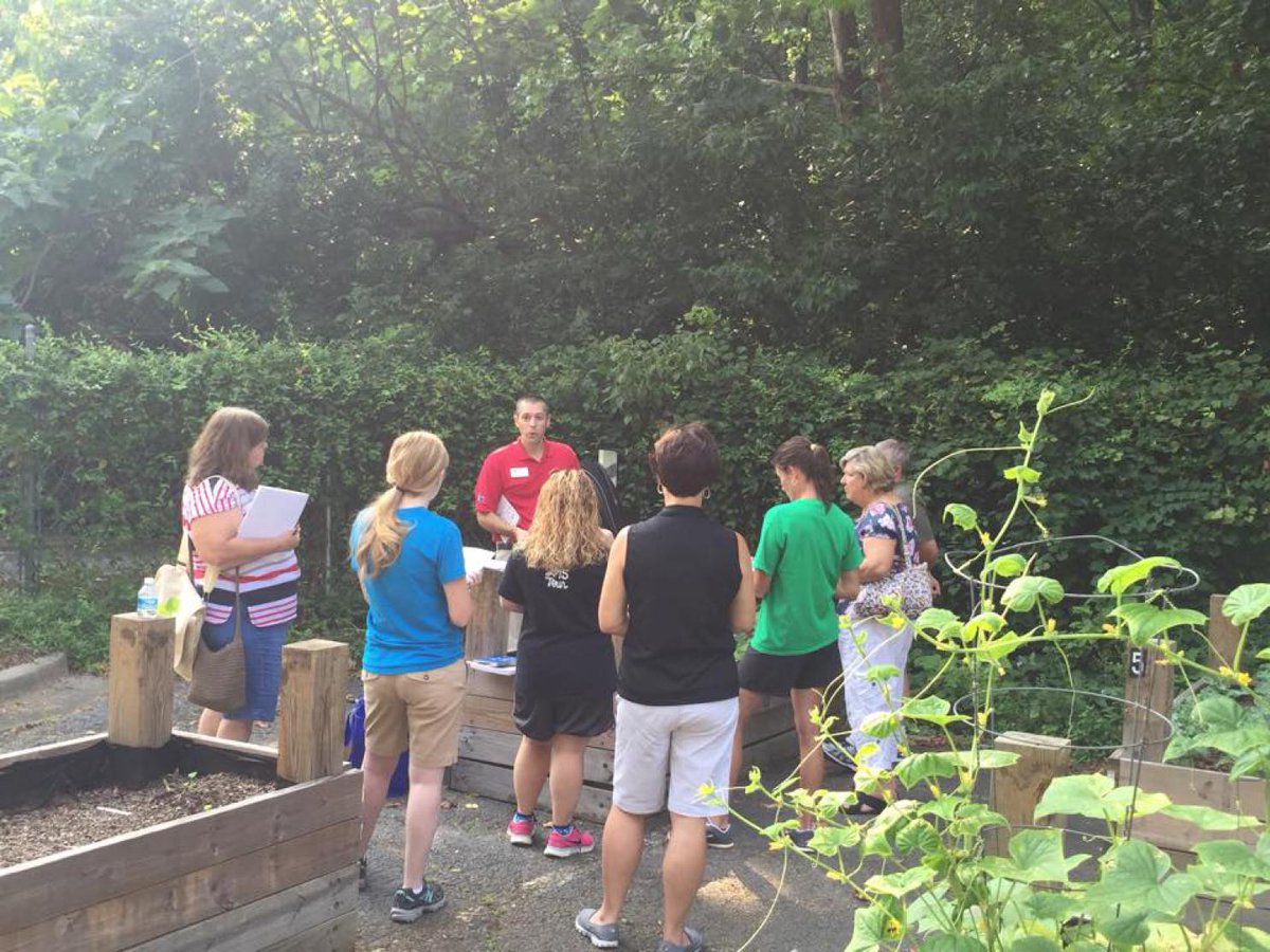 uge3051's tweet photo. Registration is now open for 2016 School Garden Teacher Training. For more information visit https://t.co/vHT4GPcj0Y https://t.co/qk2X3gusGI