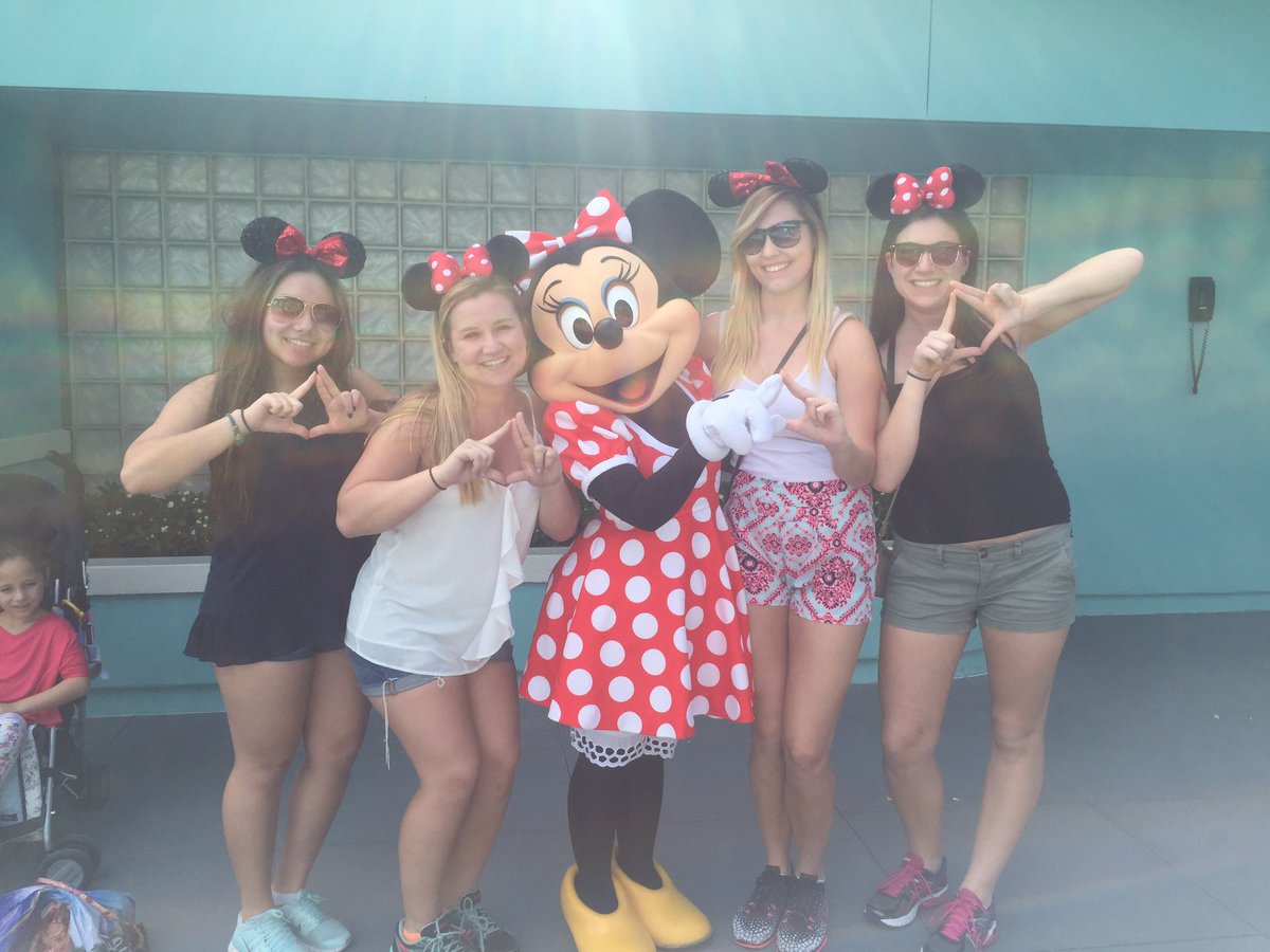 marybonbonz's tweet photo. It's not Disney unless Minnie throws what you knowπ« @shuDPhiE @DPhiEIHQ https://t.co/JmU3J2aJOU