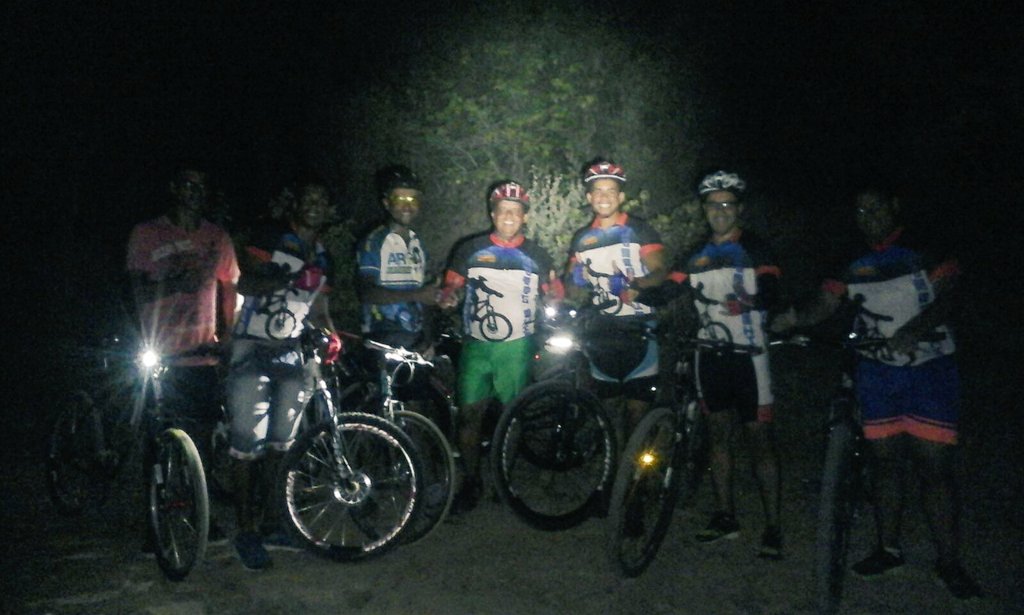 adcapoeirabl's tweet photo. #speedbike Trilha noturna https://t.co/Fa96p15XJH