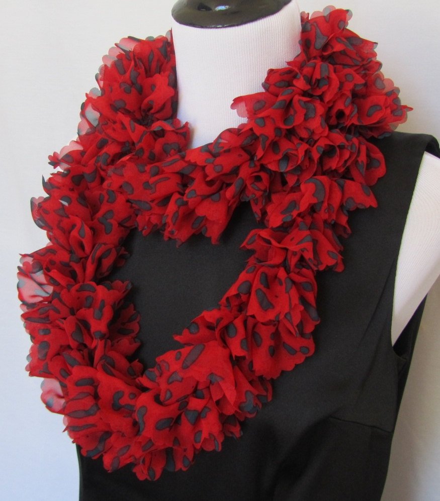 primrose_the's tweet photo. Hand knit red and black animal print ruffle organza scarf wiโฆ https://t.co/iaCU2lCi0x #ThePrimroseCottage #RedRuffle https://t.co/dnbqNY3dQk