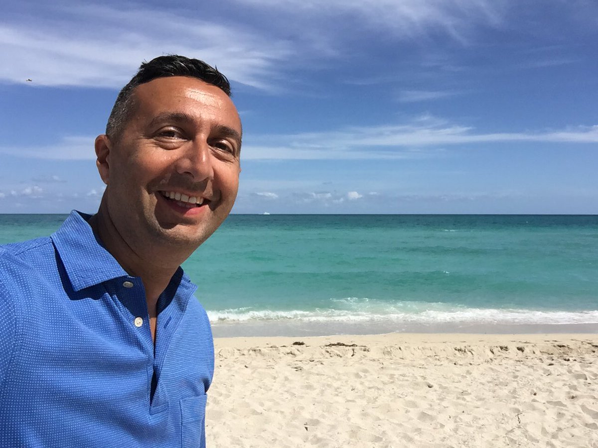 Lino has a live audience in Miami today! 
If he leaves the beach in time.