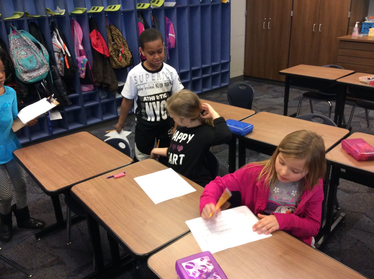 MrsSchlecta's tweet photo. We are working on taking surveys and creating graphs with our data! #proud2bog #turner202strong https://t.co/hA59zVi2eC