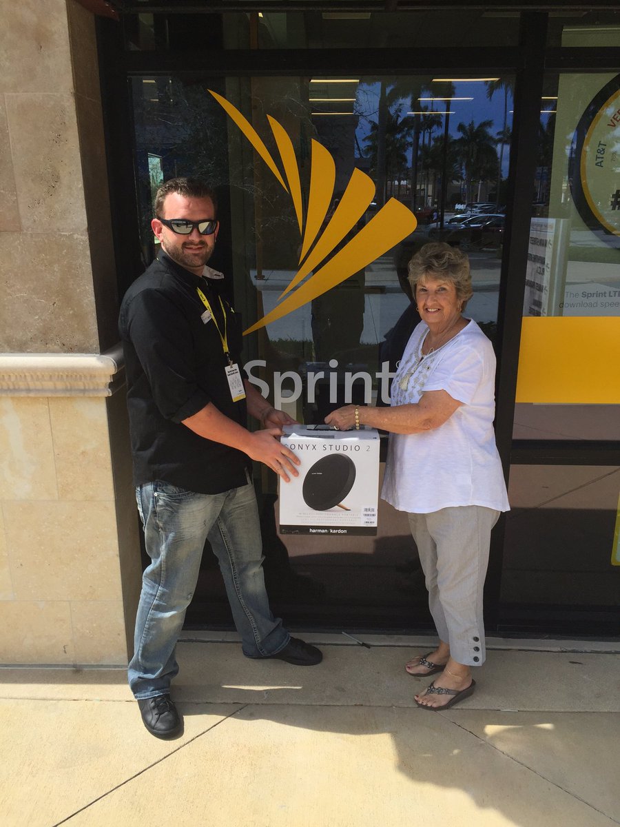 DEL_stroyers's tweet photo. The happy winner of the onyx2 raffle and new sprint customer! @Pkushn @marceloclaure @TheRealDanDubya @SammyGrassaWL https://t.co/YVcI960pPR