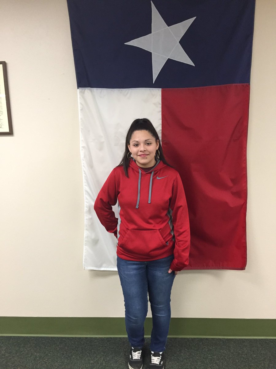 jthomaskbjh's tweet photo. Our latest MEC graduate Summer Munoz!! #lobofactor https://t.co/5ZxxXX5LxH