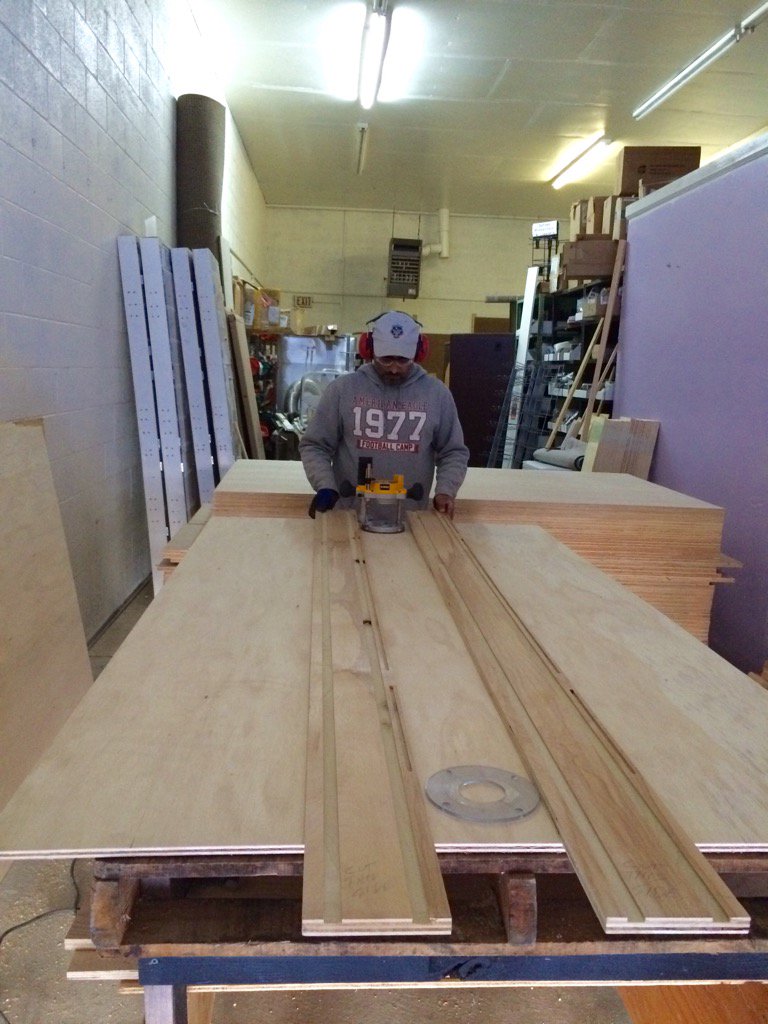 XessoryM's tweet photo. Man at work on more #Cellphone #Accessories displays 🔨🛠🔩⚙🔧#HappyMarch https://t.co/LVpsxAZZXY