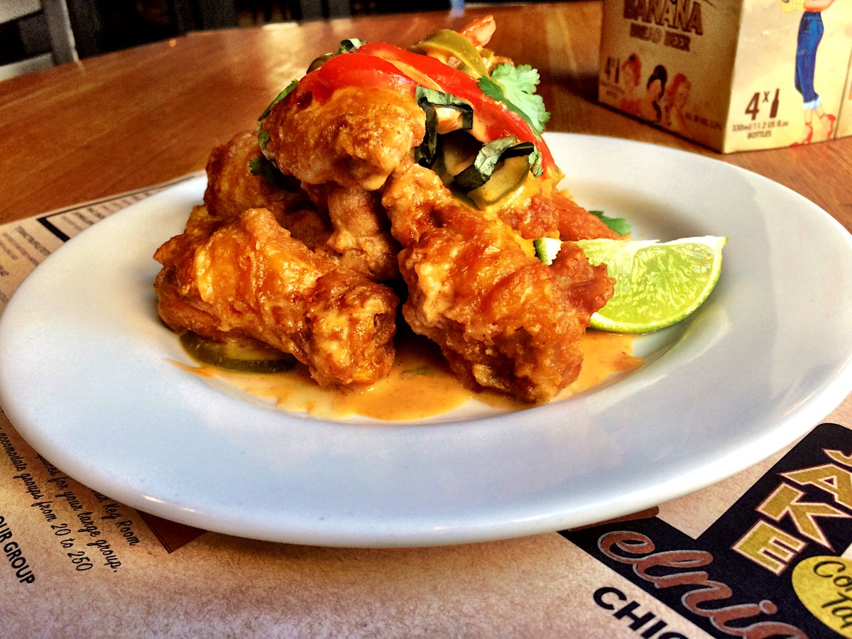 jakemelnicks's tweet photo. March Special: Kick it up a notch with Thai Coconut Curry wings! #jakemelnicks #wings https://t.co/eESO5IhFIh